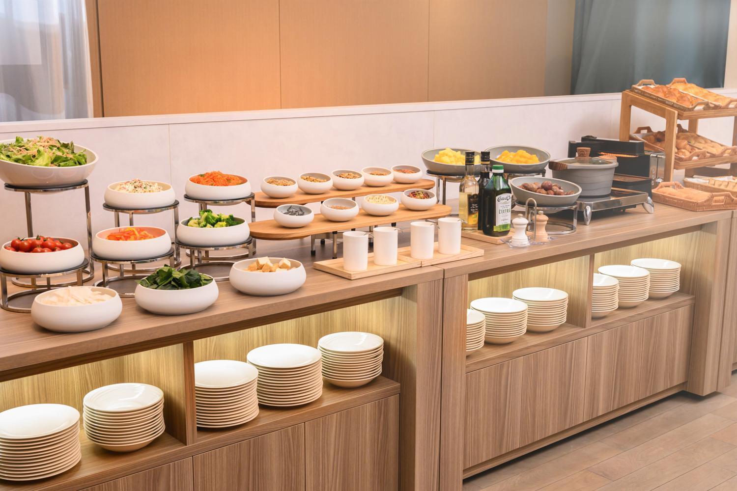 The Royal Park Hotel Iconic Kyoto Eksteriør bilde A salad bar