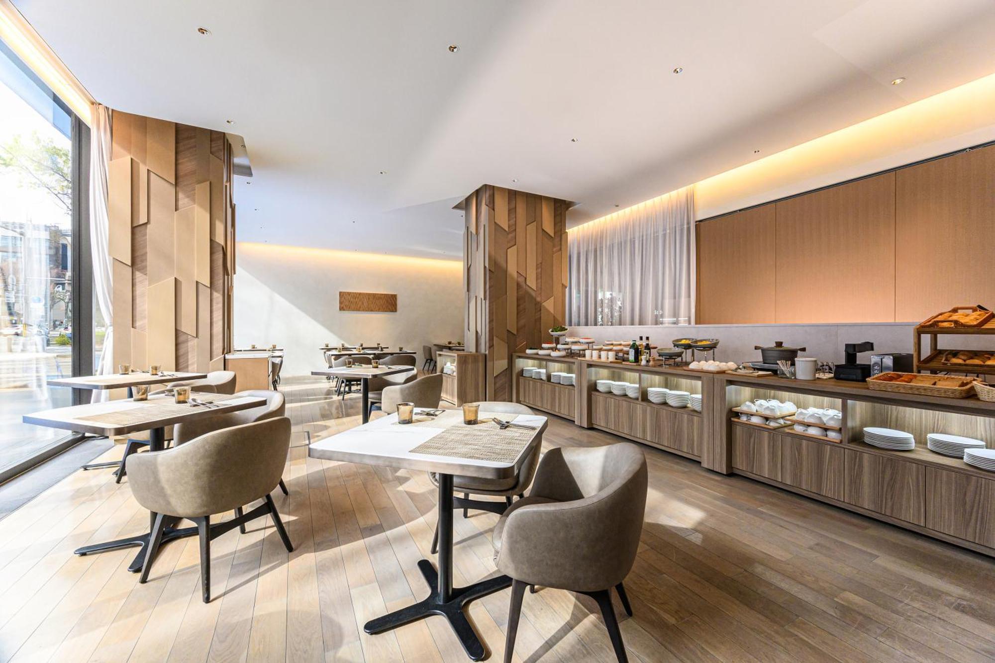 The Royal Park Hotel Iconic Kyoto Eksteriør bilde The Lounge at London Heathrow Airport
